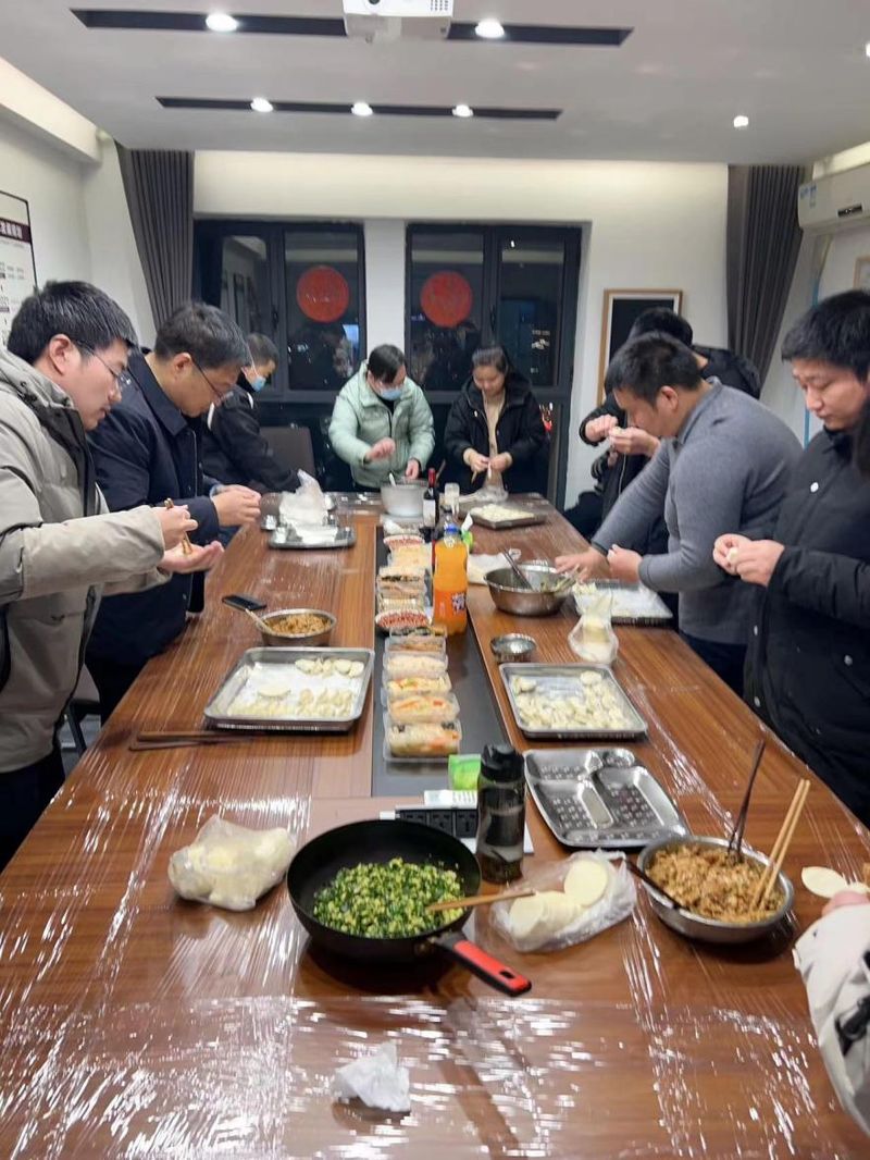 通達(dá)軟件公司組織開展“情暖冬至，餃香飄逸”冬至包餃子活動